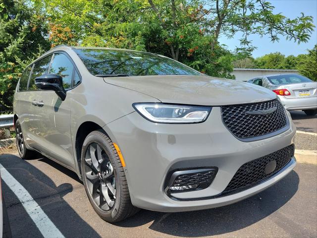 2024 Chrysler Pacifica PACIFICA TOURING L