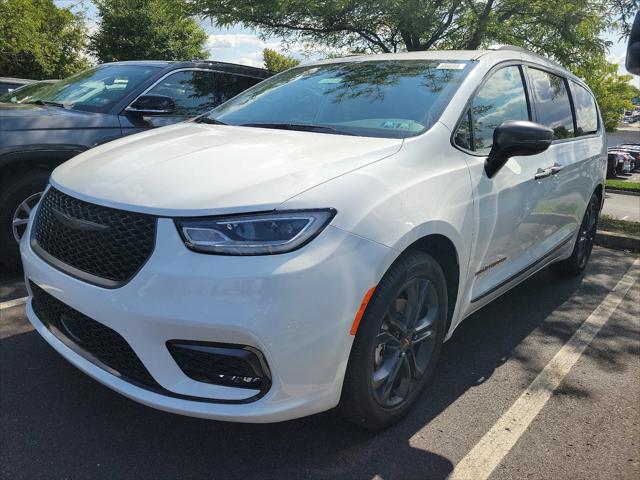 2024 Chrysler Pacifica PACIFICA TOURING L