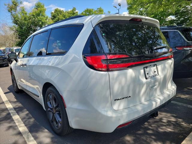 2024 Chrysler Pacifica PACIFICA TOURING L