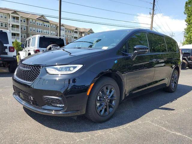 2024 Chrysler Pacifica Hybrid PACIFICA PLUG-IN HYBRID S APPEARANCE