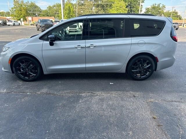 2024 Chrysler Pacifica PACIFICA TOURING L