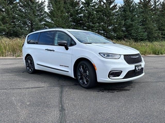 2024 Chrysler Pacifica PACIFICA TOURING L