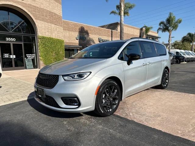 2024 Chrysler Pacifica PACIFICA TOURING L