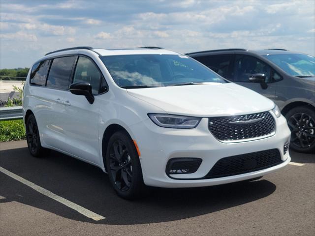 2024 Chrysler Pacifica PACIFICA TOURING L