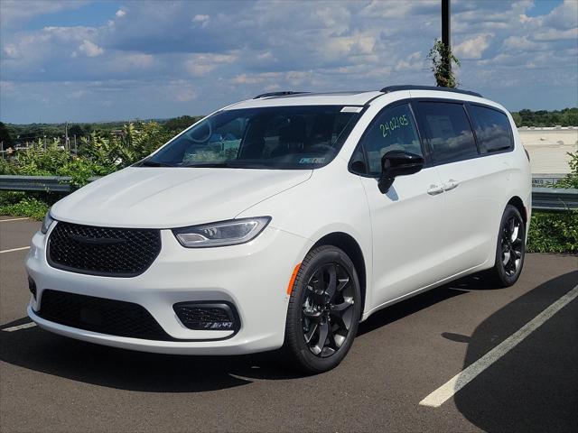 2024 Chrysler Pacifica PACIFICA TOURING L