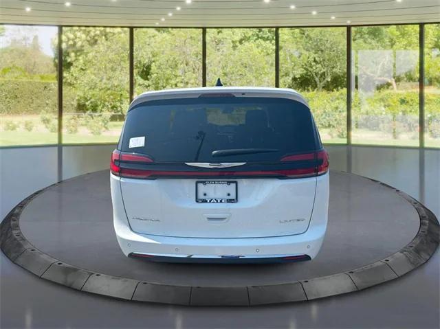 2024 Chrysler Pacifica PACIFICA LIMITED