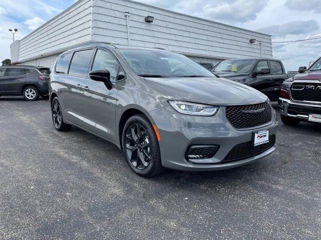 2024 Chrysler Pacifica PACIFICA TOURING L