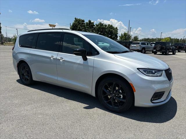 2024 Chrysler Pacifica PACIFICA TOURING L