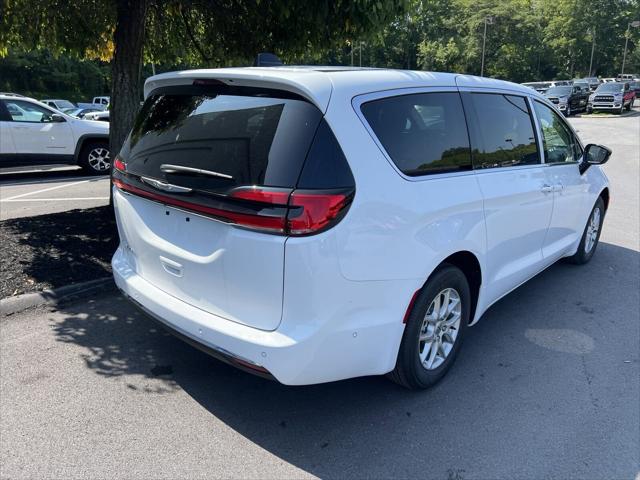 2024 Chrysler Pacifica PACIFICA TOURING L