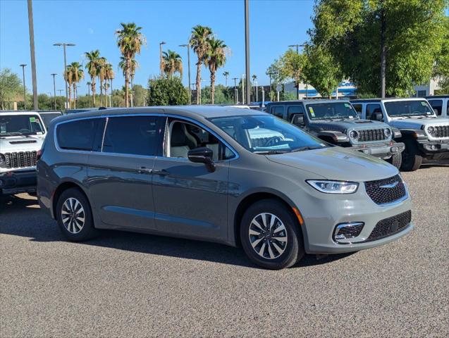 2024 Chrysler Pacifica Hybrid PACIFICA PLUG-IN HYBRID SELECT