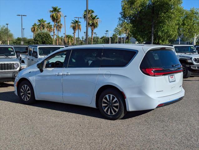 2024 Chrysler Pacifica Hybrid PACIFICA PLUG-IN HYBRID SELECT