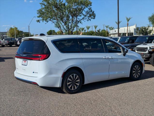 2024 Chrysler Pacifica Hybrid PACIFICA PLUG-IN HYBRID SELECT