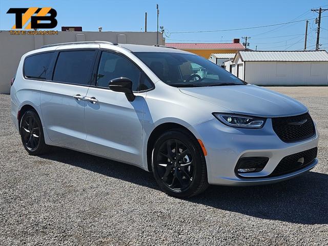 2024 Chrysler Pacifica PACIFICA TOURING L