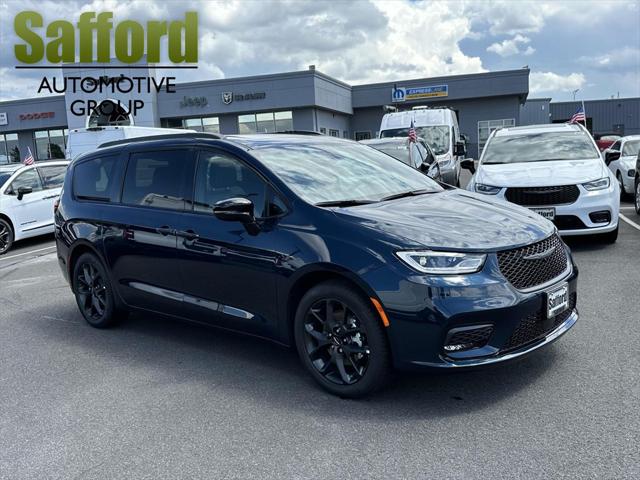 2024 Chrysler Pacifica PACIFICA TOURING L