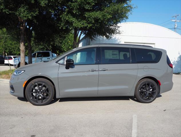 2024 Chrysler Pacifica PACIFICA TOURING L