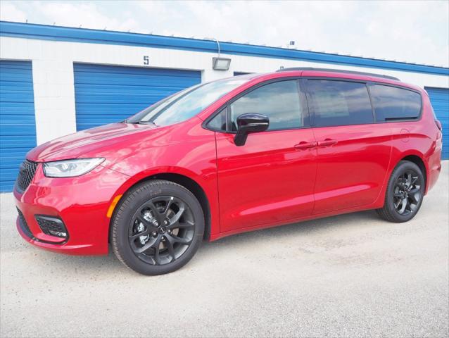 2024 Chrysler Pacifica PACIFICA TOURING L