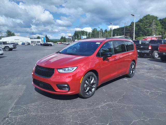 2024 Chrysler Pacifica PACIFICA TOURING L