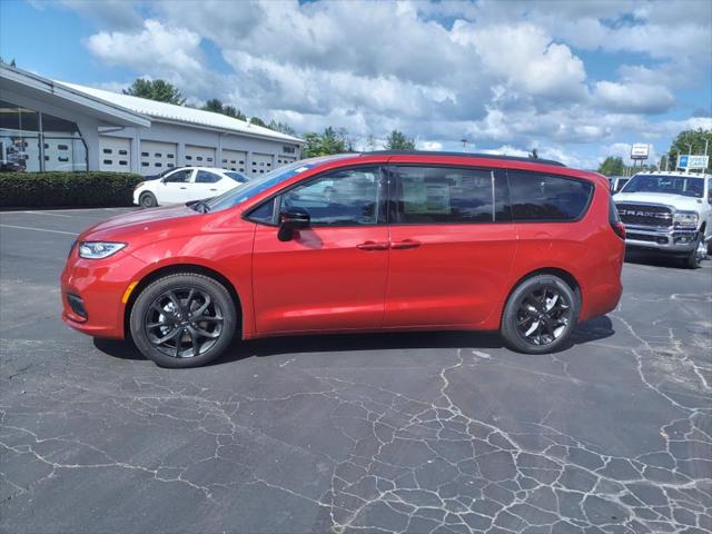 2024 Chrysler Pacifica PACIFICA TOURING L