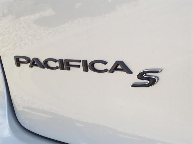 2024 Chrysler Pacifica PACIFICA TOURING L