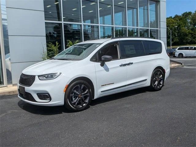 2024 Chrysler Pacifica PACIFICA TOURING L