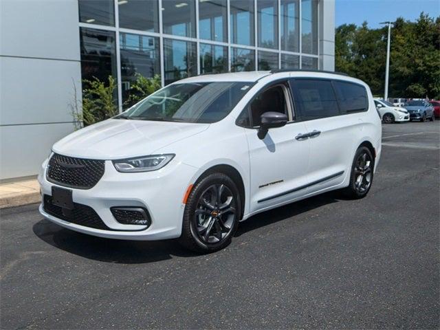 2024 Chrysler Pacifica PACIFICA TOURING L