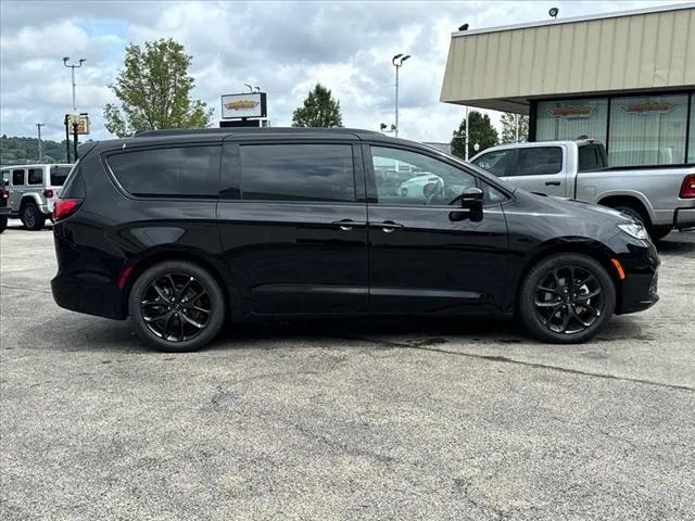 2024 Chrysler Pacifica PACIFICA TOURING L