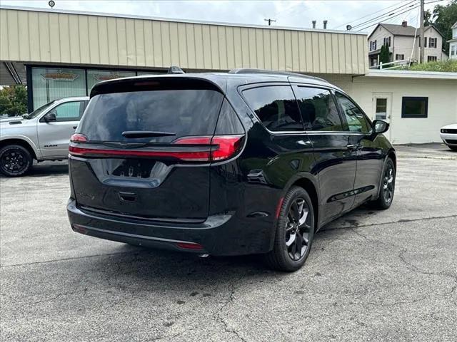 2024 Chrysler Pacifica PACIFICA TOURING L