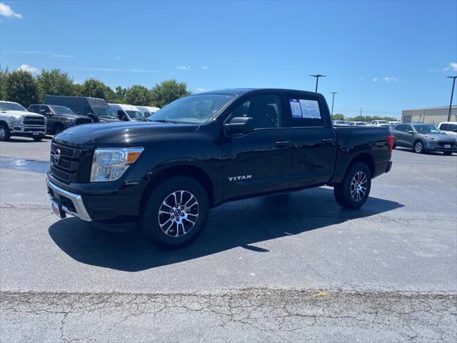 2023 Nissan TITAN Crew Cab SV 4x4