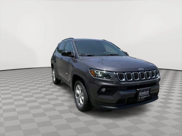 2024 Jeep Compass COMPASS LATITUDE 4X4