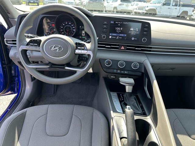 2023 Hyundai Elantra SE