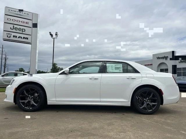 2023 Chrysler 300 Touring L