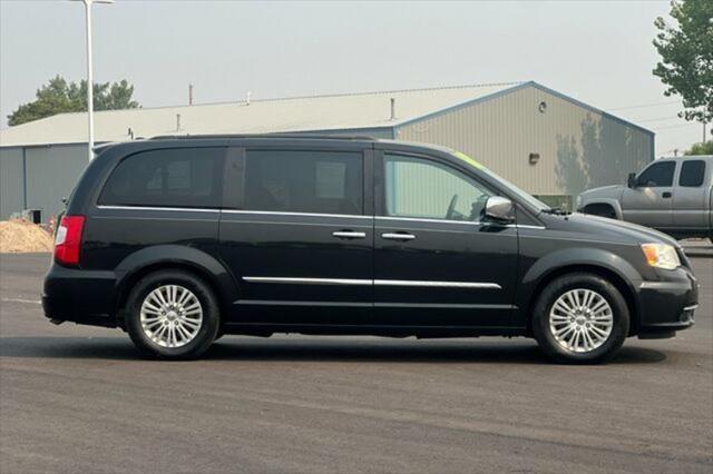 2012 Chrysler Town and Country Touring-L