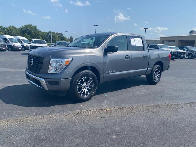 2022 Nissan TITAN Crew Cab SV 4x2