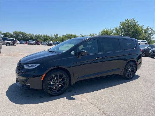 2024 Chrysler Pacifica PACIFICA TOURING L