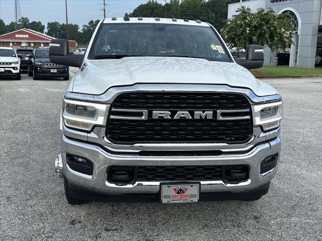 2024 RAM Ram 3500 Chassis Cab RAM 3500 SLT CHASSIS REGULAR CAB 4X4 60 CA