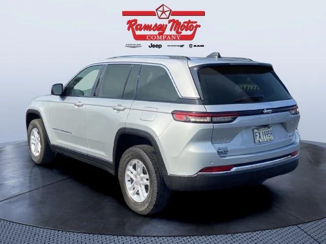 2023 Jeep Grand Cherokee Laredo 4x4
