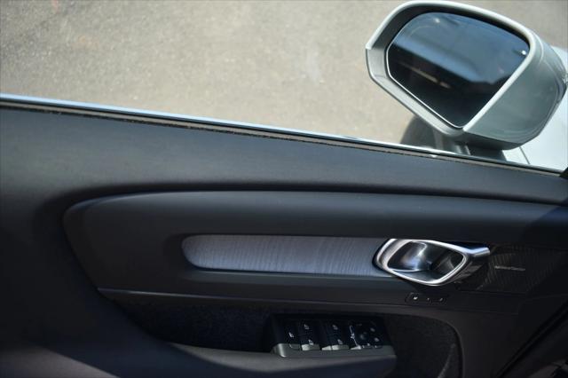 2025 Volvo XC40 Plus Bright Theme
