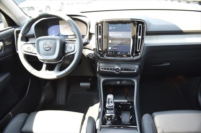 2025 Volvo XC40 Plus Bright Theme