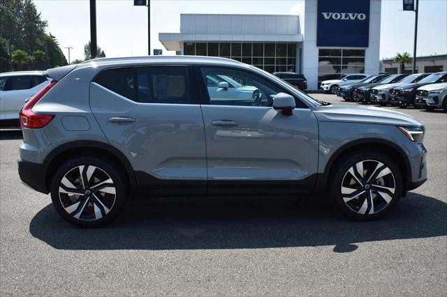2025 Volvo XC40 Plus Bright Theme