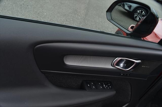 2025 Volvo XC40 Plus Dark Theme