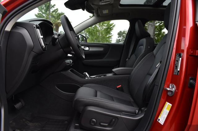 2025 Volvo XC40 Plus Dark Theme