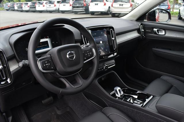 2025 Volvo XC40 Plus Dark Theme