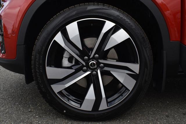 2025 Volvo XC40 Plus Dark Theme