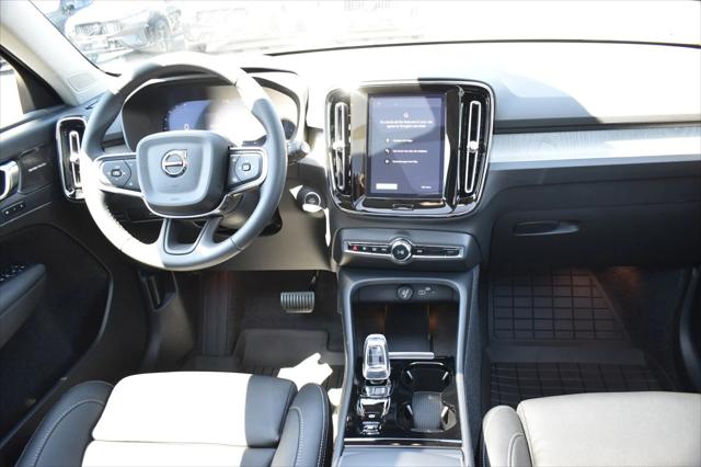 2025 Volvo XC40 Plus Dark Theme