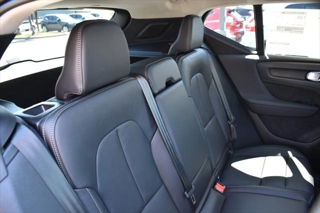 2025 Volvo XC40 Plus Dark Theme