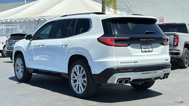 2024 GMC Acadia AWD Denali 8