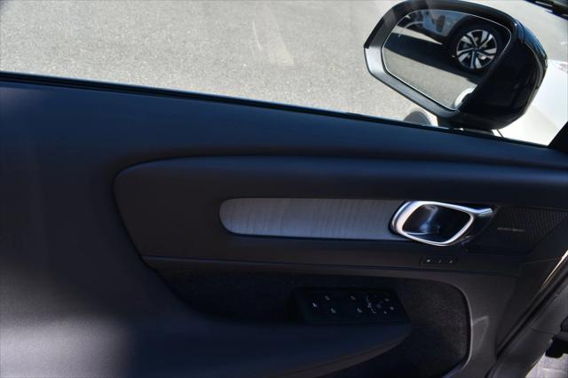 2025 Volvo XC40 Plus Dark Theme