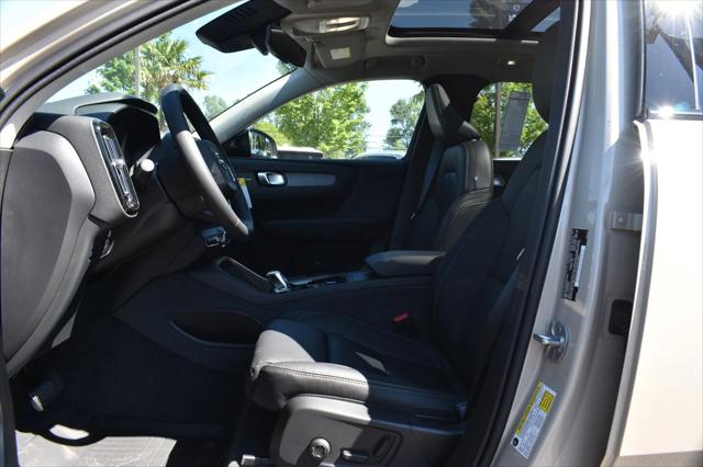 2025 Volvo XC40 Plus Dark Theme