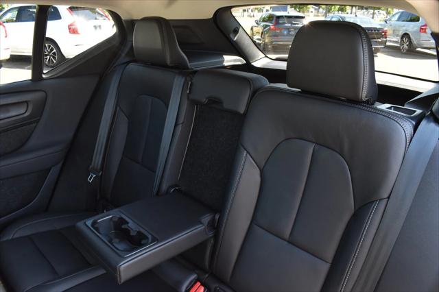 2025 Volvo XC40 Plus Dark Theme