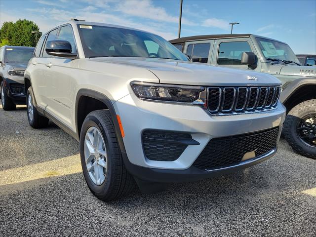 2024 Jeep Grand Cherokee GRAND CHEROKEE LAREDO X 4X4